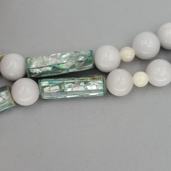 Karla Jordan Vintage Mother of Pearl Lady Necklace - Picture 7 of 10